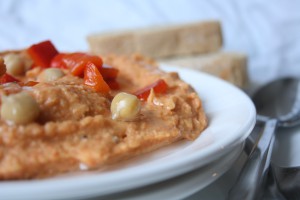 Hummus met geroosterde paprika